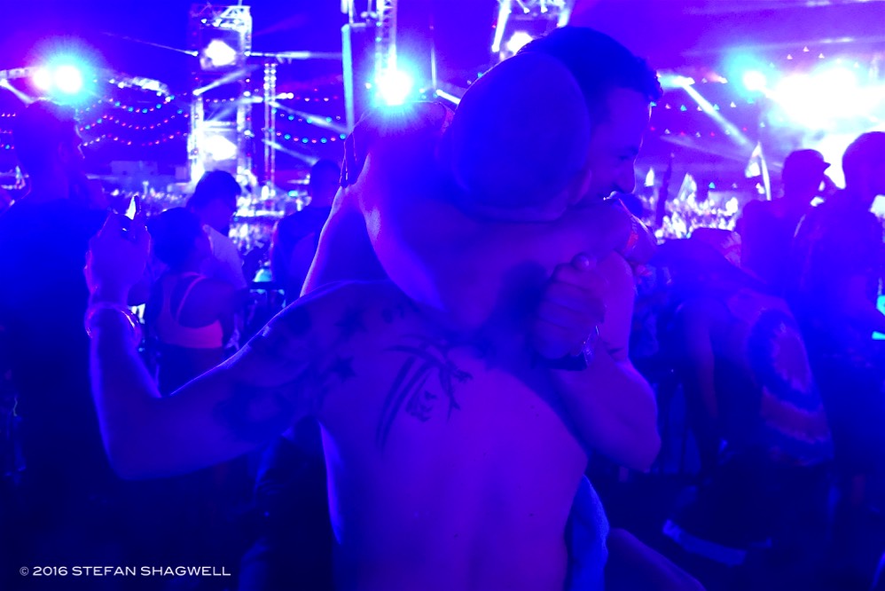 EDC Las-Vegas 2016 Circuit Grounds Men Hugging